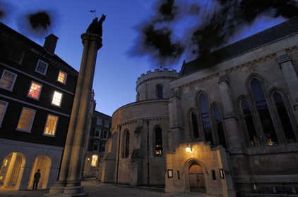 Royaume-Uni, Angleterre, Londres, statue équestre de deux Templiers sur un cheval devant Temple Church