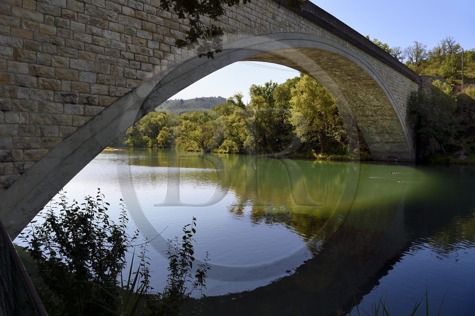 France, Alpes de Haute Provence, Parc Naturel Regional du Verdon (Natural Regional Park of Verdon), Gréoux les Bains, bridge over the banks of the Verdon river