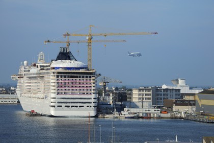France, Loire-Atlantique (44), port de Saint-Nazaire, le bassin de Saint-Nazaire et les chantiers navals