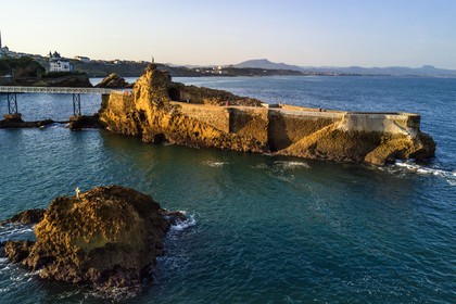 France, Pyrénées-Atlantiques (64), Pays-Basque, Biarritz, le Rocher de la Vierge (vue aérienne)