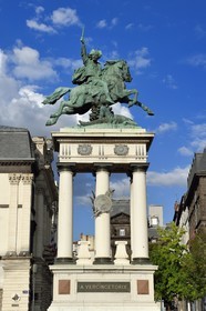 France, Puy-de-Dôme (63), Clermont-Ferrand, place de Jaude, la statue de Vercingétorix du sculpteur Bartholdi