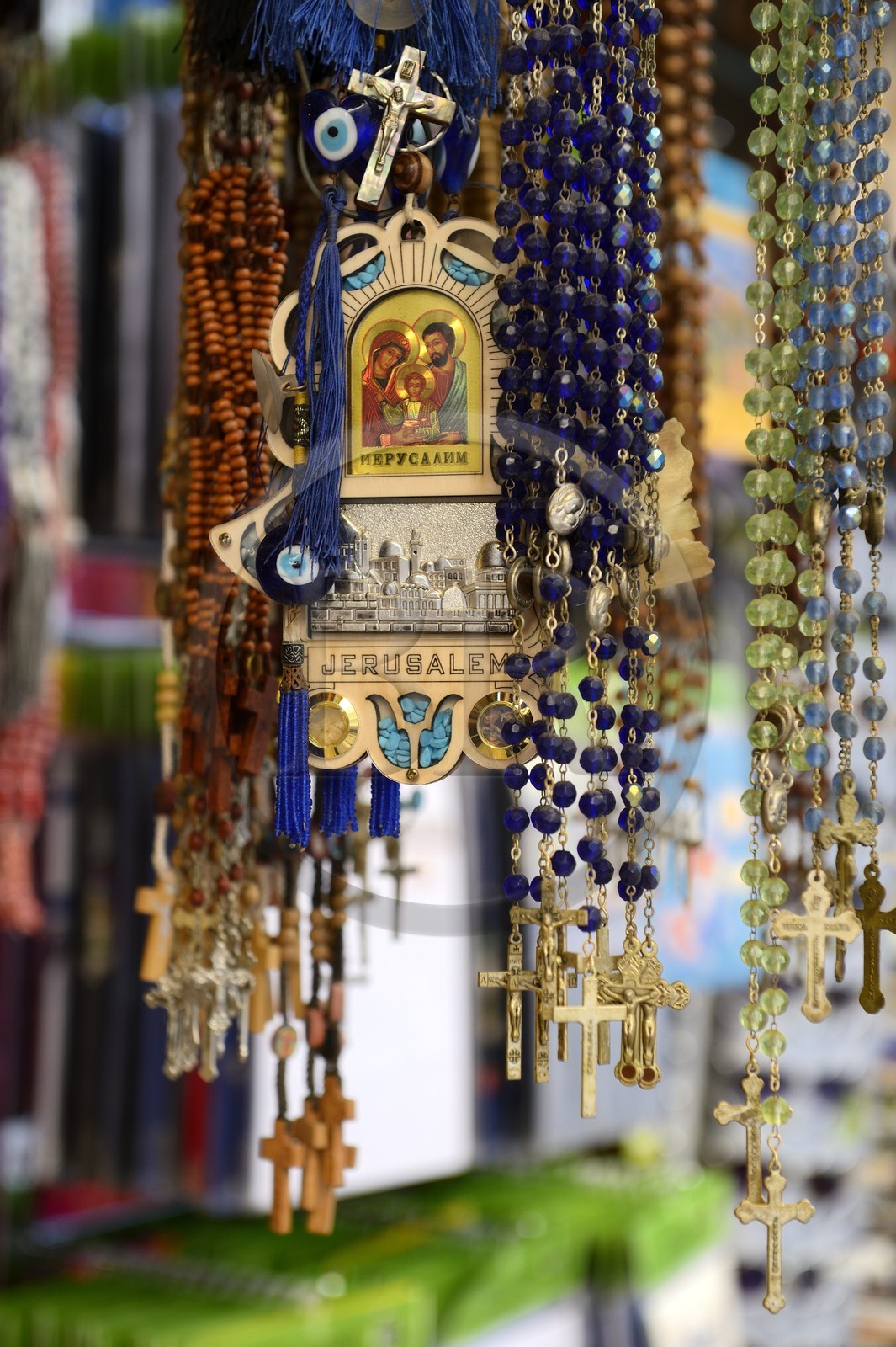 Israel, Jérusalem, ville sainte, vieille-ville classée Patrimoine Mondial de l'UNESCO, quartier chrétien, boutique de souvenirs et de produits religieux chrétien