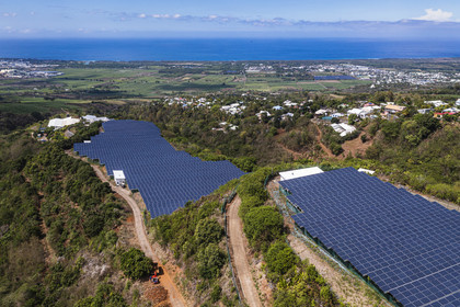 France, Ile de la Reunion, Saint-Louis, Domaine de Bellevue, producteur de vanille Planifolia biologique issues d'orchidées cultivées sous cinq hectares de panneaux photovoltaïques qui permettent d'alimenter plus de 1 800 foyers en électricité (vue aérienne)