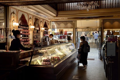 France, Pyrénées-Atlantiques (64), Pays-Basque, Biarritz, patisserie Miremont, salon de thé créé en 1880