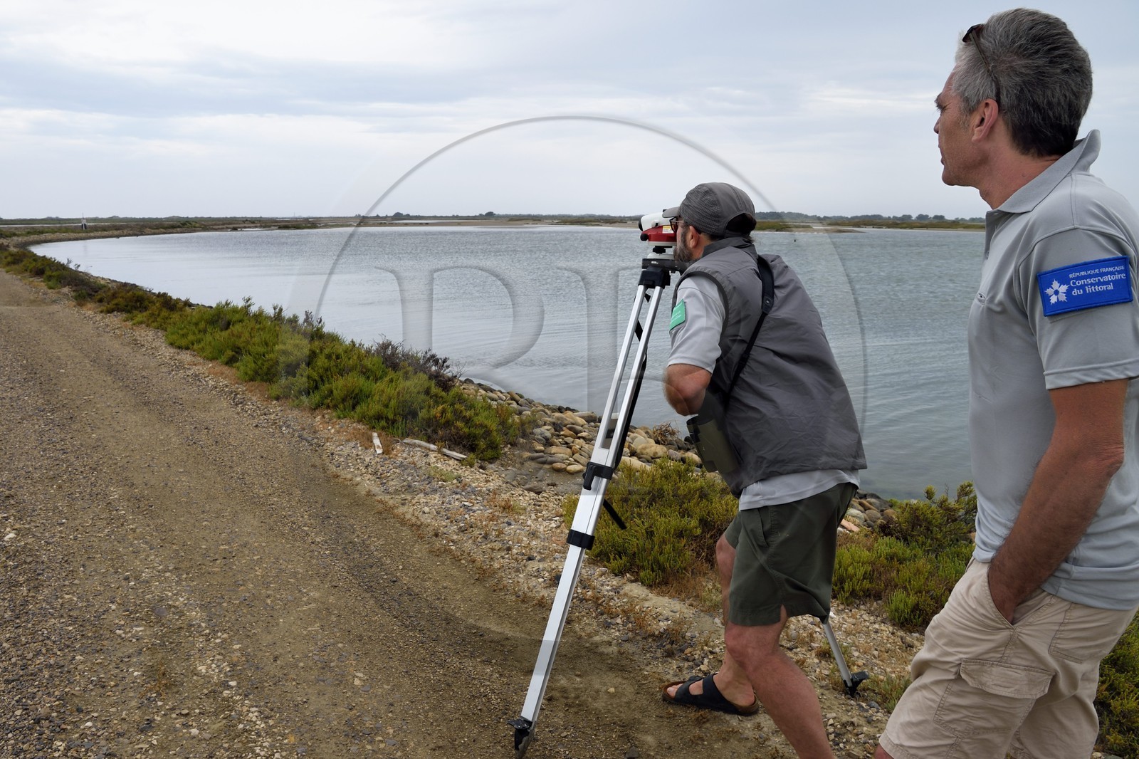 France, Bouches-du-Rhône (13), Parc naturel régional de Camargue, l’étang du Vaisseau et Vieux Rhone, relevés topographiques réalisés par les employés de la réserve France, Bouches-du-Rhône (13), Parc naturel régional de Camargue, l’étang du Vaisseau et Vieux Rhone, relevés topographiques réalisés par les employés de la réserve