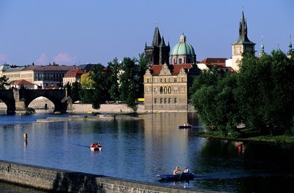 République Tchèque, Prague, le quartier de Staré Mesto, la Vltava aux abords du Pont Charles