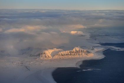 Norway, Svalbard, Spitzbergen, Longyearbyen, mountains of the southern region glacial landscape in the Sør-Spitsbergen National Park (aerial view)