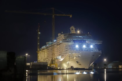 France, Loire-Atlantique (44), port de Saint-Nazaire, paquebot en construction dans les chantiers navals