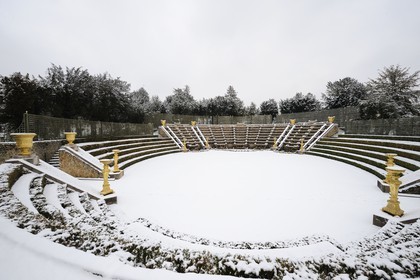 France, Yvelines (78), parc du château de Versailles sous la neige, classé Patrimoine Mondial de l'UNESCO, le Bosquet de la Salle de Bal