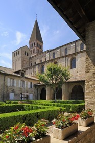 France, Saône et Loire (71), abbaye de Tournus, le cloitre