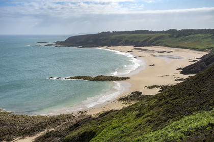 France, Côtes d'Armor (22), Grand Site de France Cap d'Erquy – Cap Fréhel, Erquy, plage (naturiste) de Lourtouais à l'Est du Cap d'Erquy