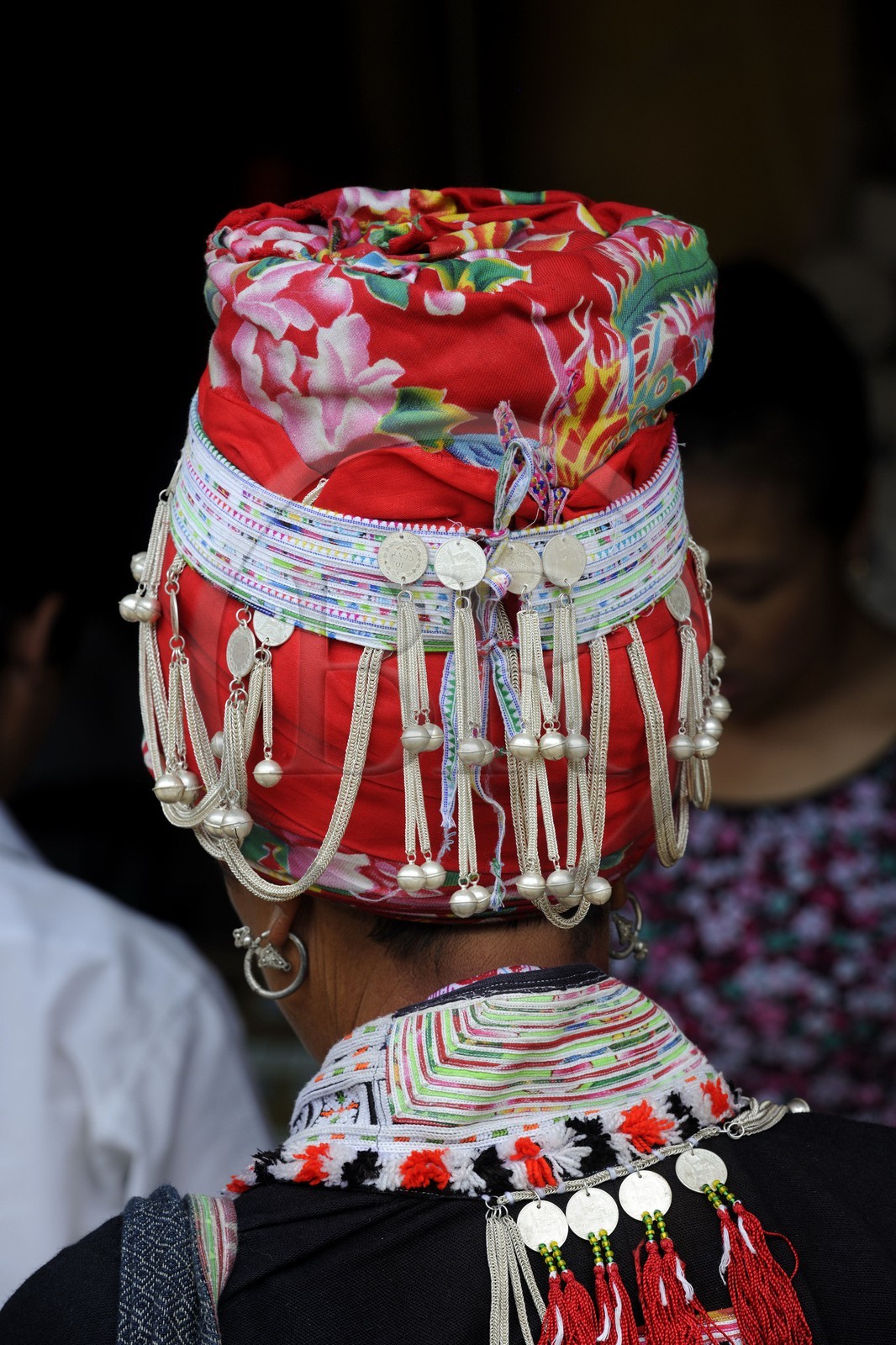 Vietnam, province de Lao Cai, région Nord-Ouest de Sapa, le marché multi-éthnique de Muong Hum, femme de la minorité des Dzao rouge