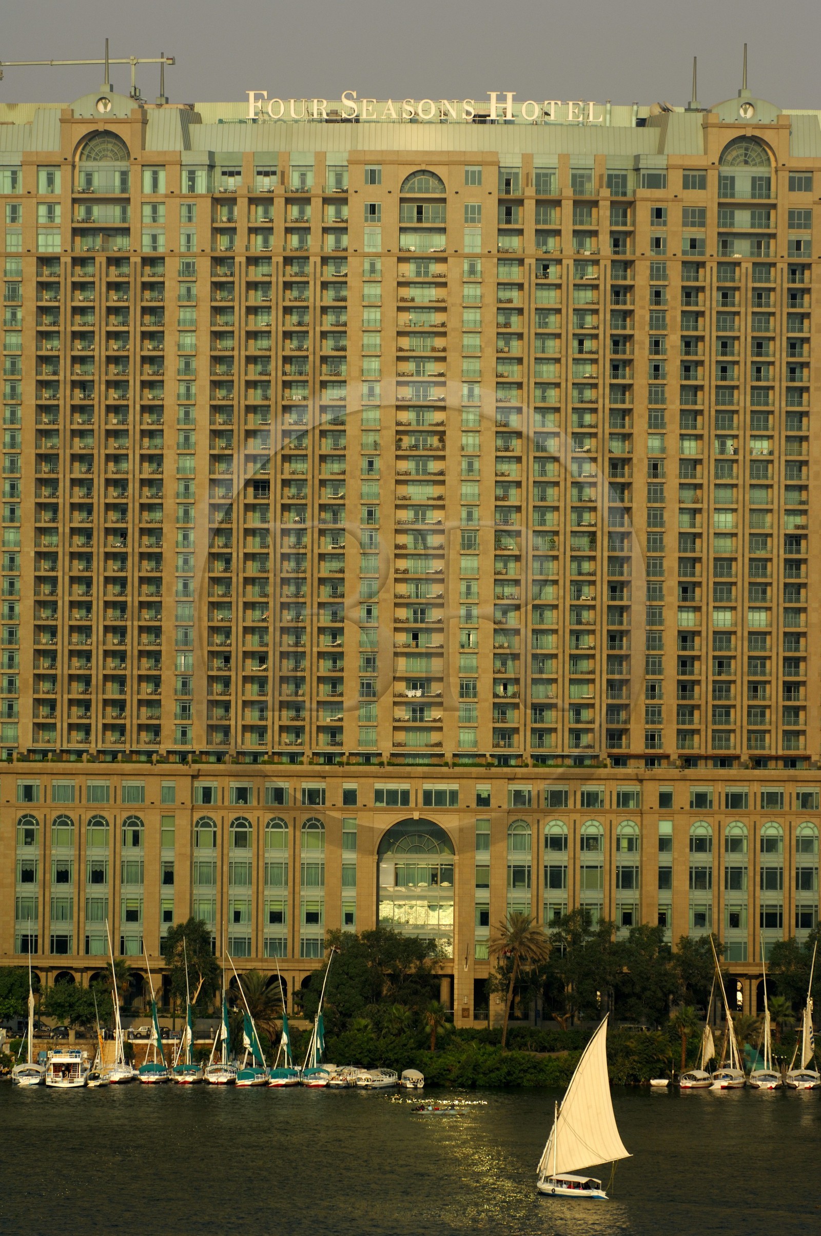 Egypte, Le Caire, l'hôtel Four Seasons au bord du Nil