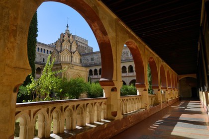 Espagne, Estremadure, Guadalupe, monastère royal de Santa Maria de Guadalupe classé Patrimoine mondial de l'UNESCO, cloître Mudejar construit au XIVe siècle