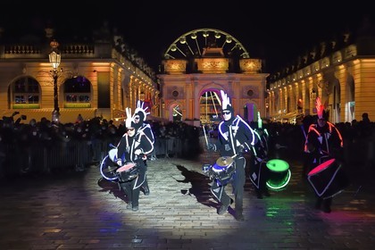 France, Meurthe-et-Moselle, Nancy, place Stanislas, the parade of Saint-Nicolas, Flash drum of the company La Timba del Mundo in front of the Arc de Triomphe (Porte Héré)