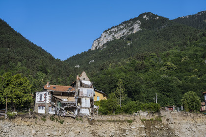France, Alpes-Maritimes (06), parc national du Mercantour, Haute-Vésubie, Saint-Martin-Vésubie, la vallée reste très touchée par la tempête Alex du 2 octobre 2020, la maison du Clos Joli emporté par la tempête