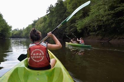 France, Dordogne, Perigord Noir, Vezere Valley, Saint Leon sur Vezere, labelled Les Plus Beaux Villages de France (The Most Beautiful Villages of France), canoeing on the Vezere river