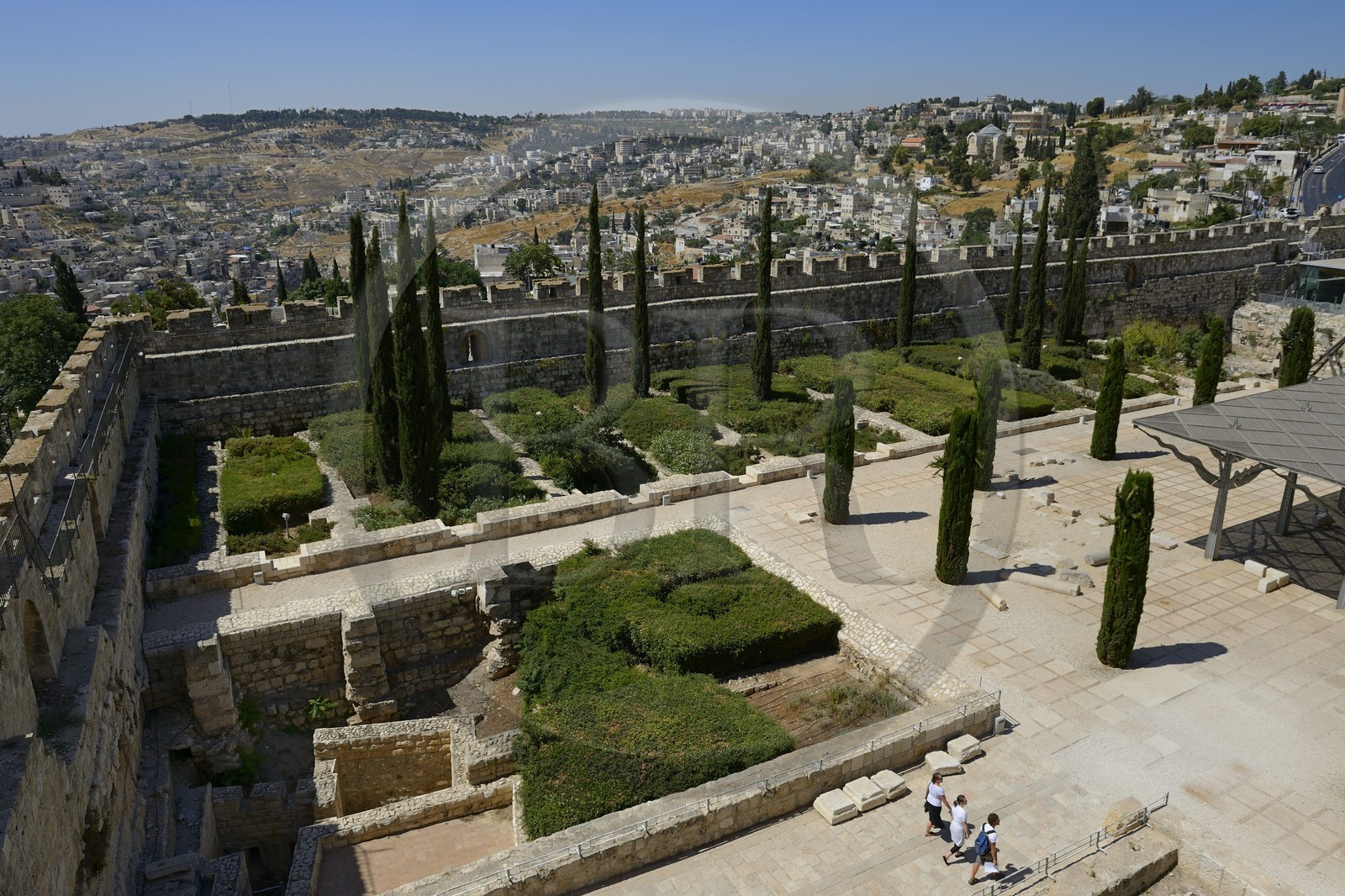 Israel, Jérusalem, ville sainte, vieille-ville classée Patrimoine Mondial de l'UNESCO, Centre Davidson, les remparts datant du temps de Soliman le Magnifique à la hauteur de la Porte des Immondices