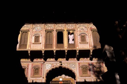 Inde, état du Rajasthan, ville de Nawalgarh, Choti Bhagaton Ki Haveli (maison), façade de la 1ère cour