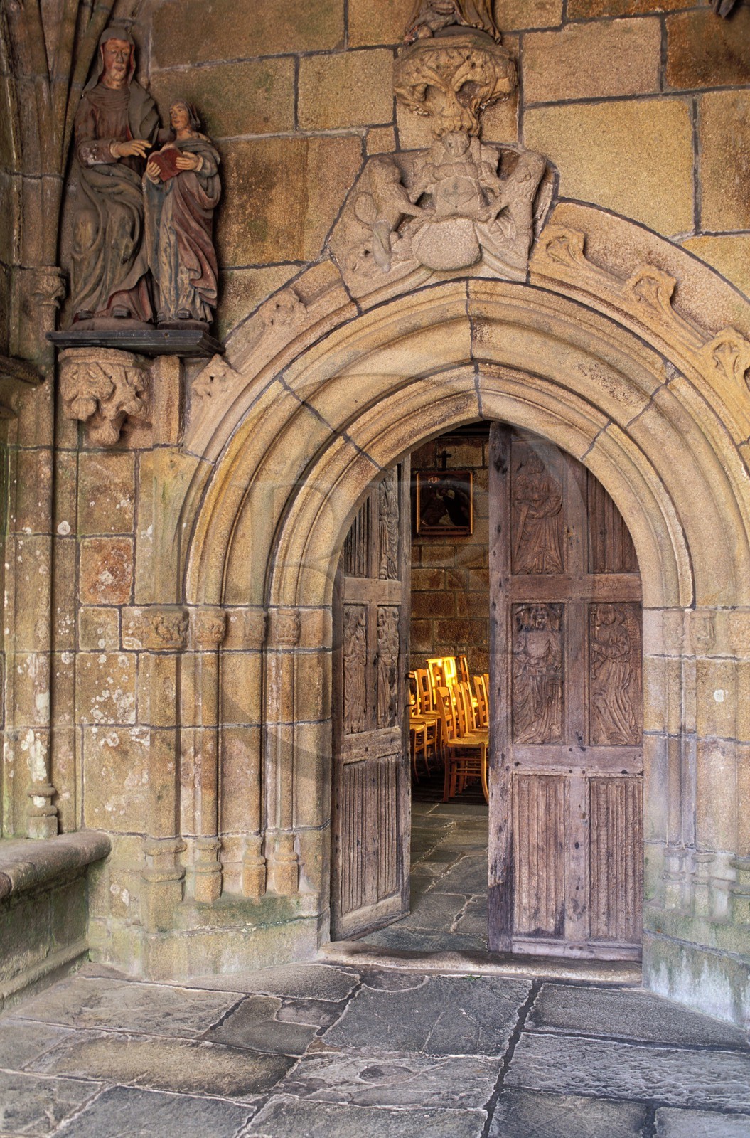 France, Côtes-d'Armor (22), Ploumanach (région of Perros-Guirrec), porte d'entrée de la chapelle de la Clarté