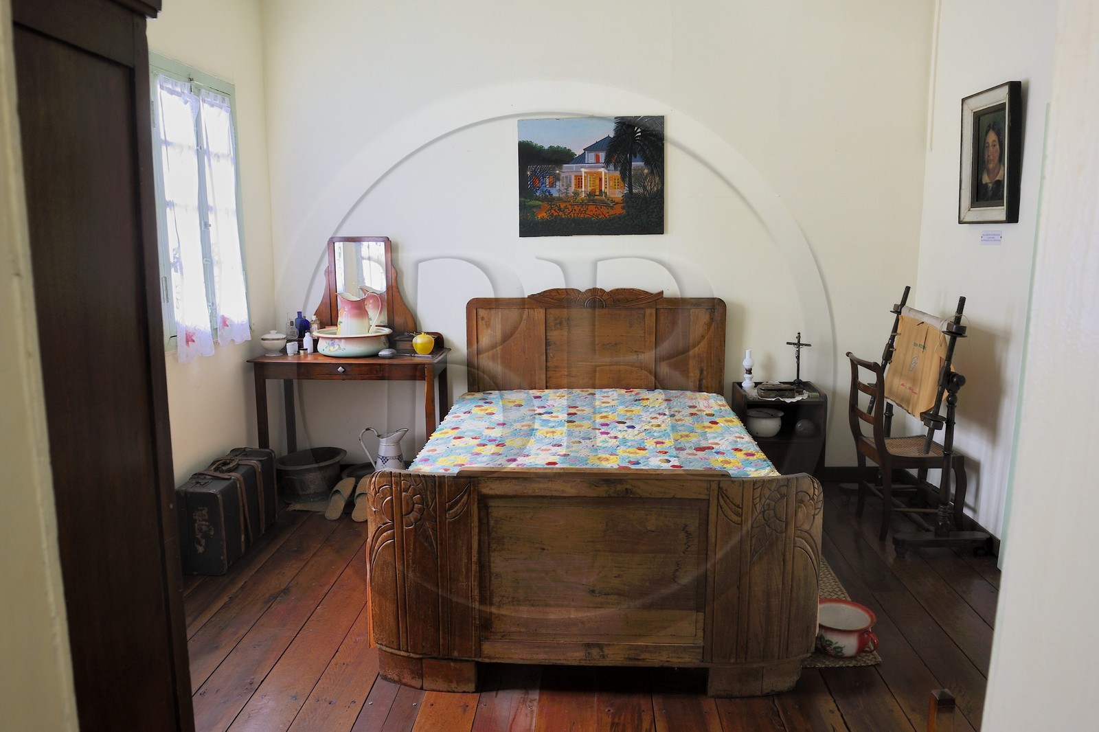 France, Ile de la Reunion, côte sud, Saint-Philippe, Ecomusée Au Bon Roi Louis, chambre à coucher d'une case créole