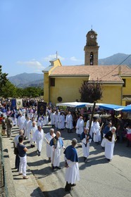 France, Haute-Corse (2B), région du Niolu (Niolo), Casamaccioli, fête de la Santa du Niolu où l'on célèbre la Nativité de la Vierge, procession des membre des confréries religieuses