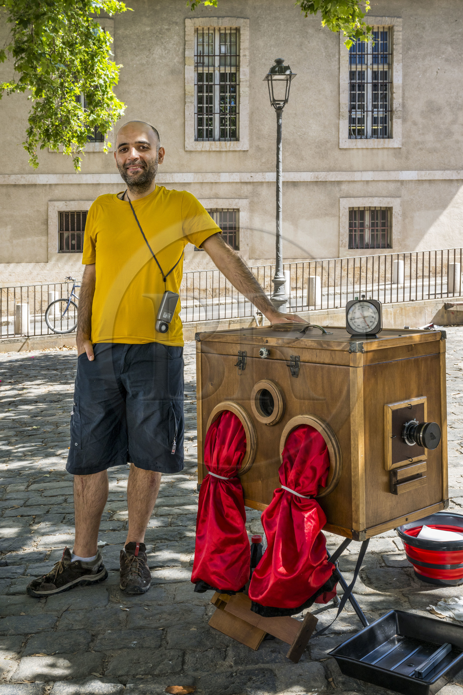 France, Bouches du Rhone, Marseille, Panier district, place de la Charité, Iranian-born artist Abtin Sarabi in his work as a street traditionnel portrait photographer