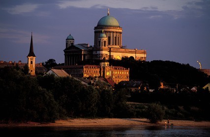 Hongrie, comté de Komarom-Esztergom, Esztergom et sa basilique, la plus grande église du pays