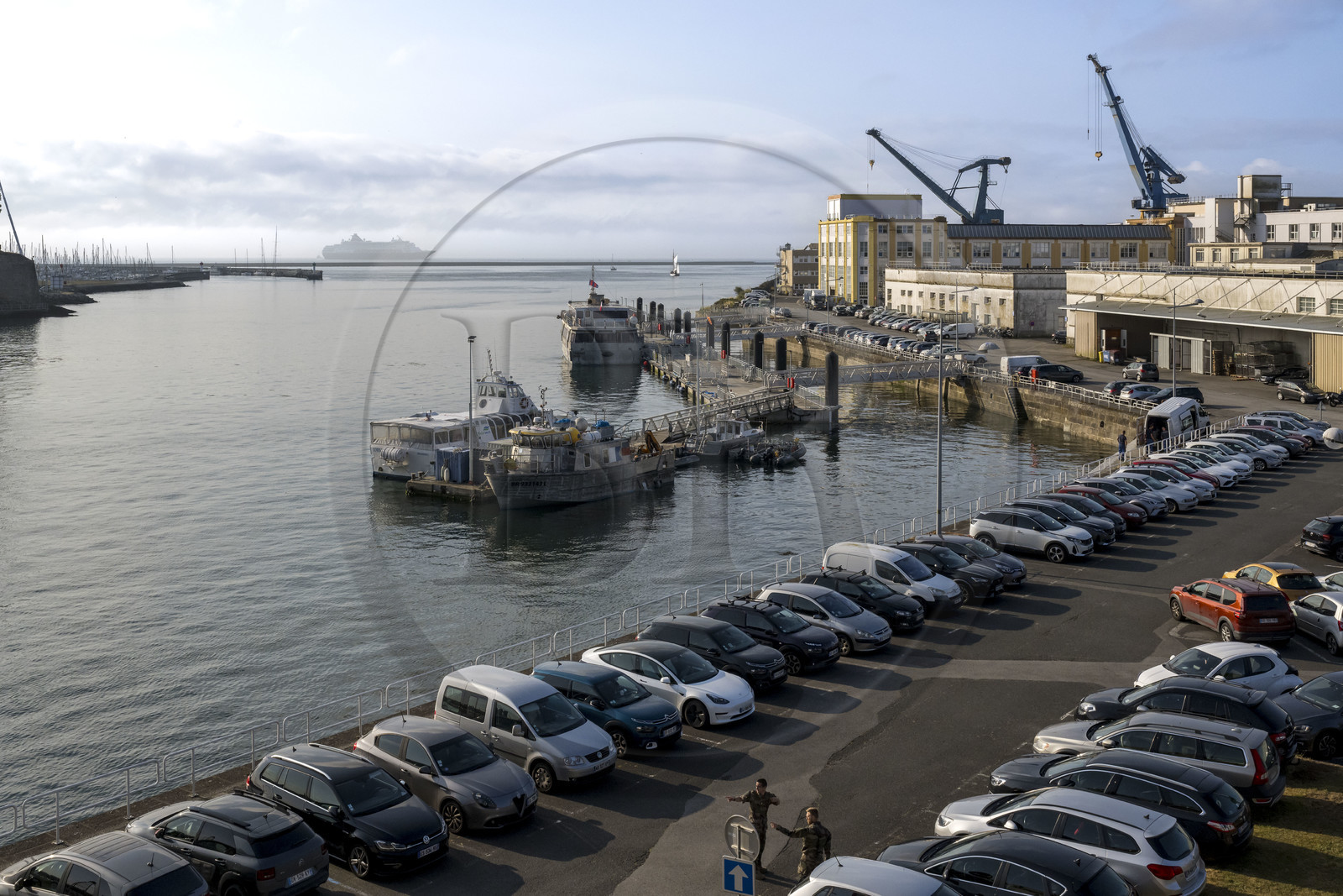 France, Finistère (29), Brest, l'arsenal, le port militaire est une base navale de la Marine nationale, les batiments de Naval Groupe dans la Rade-Abri France, Finistère (29), Brest, l'arsenal, le port militaire est une base navale de la Marine nationale, les batiments de Naval Groupe dans la Rade-Abri