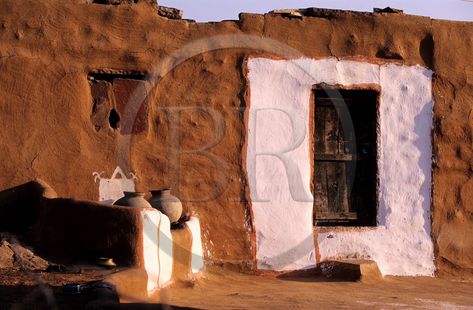 Inde, état du Rajasthan, Environs de Jodhpur, maison typique d'un village Bishnoï