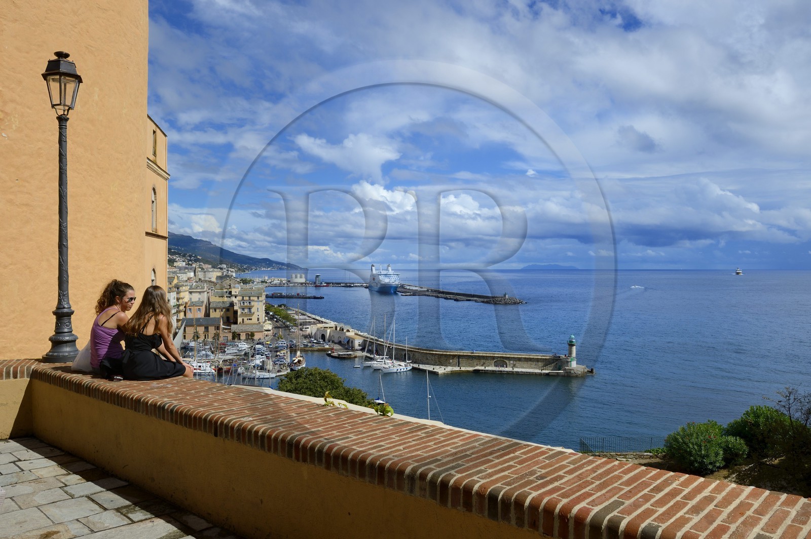 France, Haute Corse, Bastia, the Citadel district of Terra Nova, harbor view from the place du Donjon and the Isle of Capraia of the Tuscan archipelago in the background
