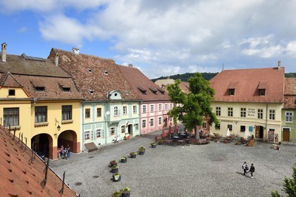 Roumanie, Transylvanie, Sighisoara, fait partie des sept villes fortifiées saxonnes de Transylvanie, classé Patrimoine Mondial de l'UNESCO, la place piata cetatii dans la citadelle