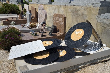 France, Var (83), Saint-Tropez, cimetière marin sur le chemin des Graniers, tombe d'Eddie Barclay de son vrai nom Édouard Ruault, éditeurs et producteurs de musique français entre les années 1950 et les années 1980