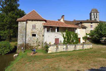 France, Dordogne (24), Périgord Vert, Saint-Jean-de-Côle, labellisé Les Plus Beaux Villages de France, le village et le clocher de l'église Saint-Jean-Baptiste