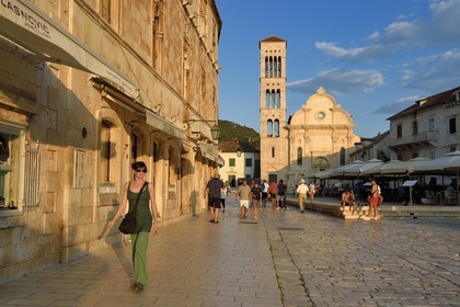 Croatia, Dalmatia, Dalmatian coast, Island of Hvar, the town of Hvar, St Stephen's Cathedral and bell tower mark the eastern end of the Pjaca