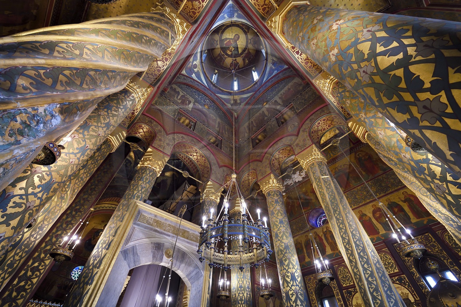 Roumanie, Valachie, Muntenie, le monastère de Curtea de Arges datant du XVIème siècle est aujourd'hui une église épiscopale qui abrite la nécropole des premiers rois de Roumanie