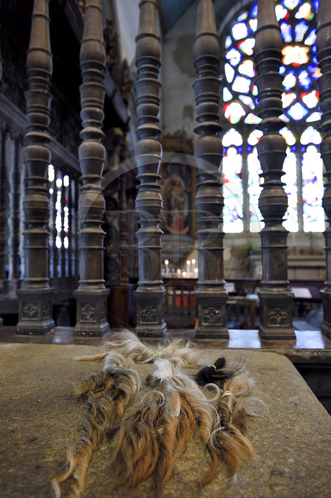 France, Finistère (29), la chapelle de Saint-Herbot de style gothique flamboyant, la poutre de gloire au-dessus du chancel (cloture de chœur)