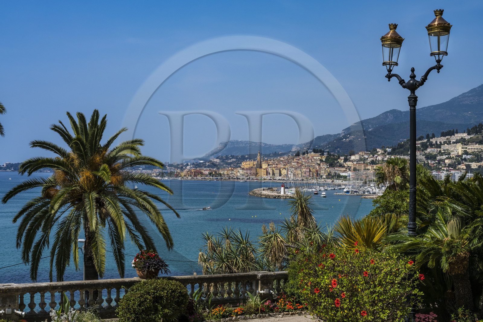 France, Alpes-Maritimes (06), Menton depuis le jardin de Maria Serena dans le quartier de Garavan