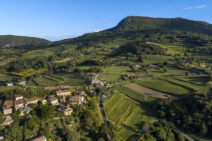 France, Vaucluse, Dentelles de Montmirail mountains, the village of Suzette surrounded by the vineyard and the summit of the Saint Amand ridge in the background (aerial view)
