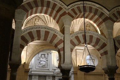 Espagne, Andalousie, Cordoue, centre historique classé Patrimoine Mondial de l'UNESCO, la Mezquita, mosquée-cathédrale, intégration de la cathédrale dans la mezquita