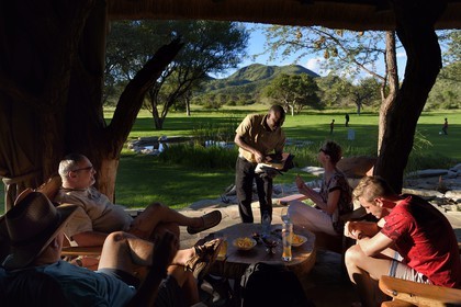 Namibie, région de Khomas, nord de Windhoek, Okapuka Ranch, le restaurant du lodge