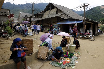 Vietnam, province de Lao Cai, région Nord-Ouest de Sapa, le marché multi-éthnique de Muong Hum