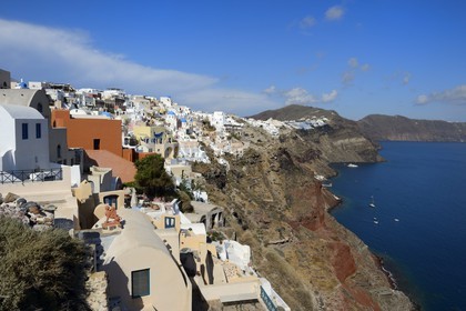 Greece, Cyclades, Aegean Sea, Santorini (Thira or Thera), the village of Oia overlooking the Caldera