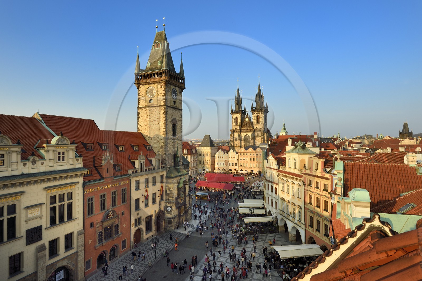 Czech Republic, Prague, historical center listed as World Heritage by UNESCO, the Old Town (Stare Mesto), small square (Staromestske namesti), City Hall and Church of Our Lady before Tyn