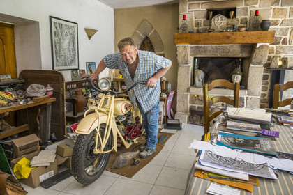 France, Morbihan, Locoal-Mendon, the sculptor and stonemason Gueho Patrick