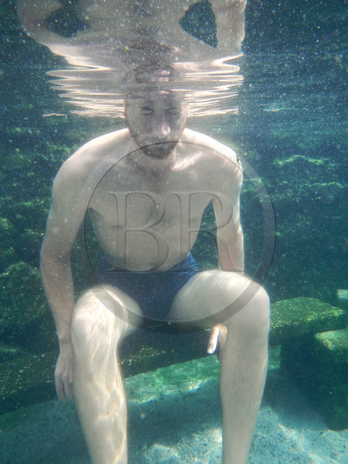France, Corse-du-Sud (2A), région de Sartène, Sainte-Lucie-de-Tallano, les sources chaudes des bains de Caldane, une eau sulfureuse jaillit à 38°C dans un petit bassin France, Corse-du-Sud (2A), région de Sartène, Sainte-Lucie-de-Tallano, les sources chaudes des bains de Caldane, une eau sulfureuse jaillit à 38°C dans un petit bassin