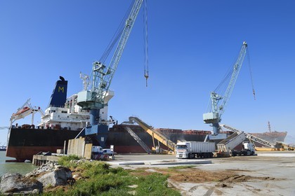 France, Charente-Maritime (17), La Rochelle, le Port Atlantique La Rochelle, chargement de céréales au port de commerce