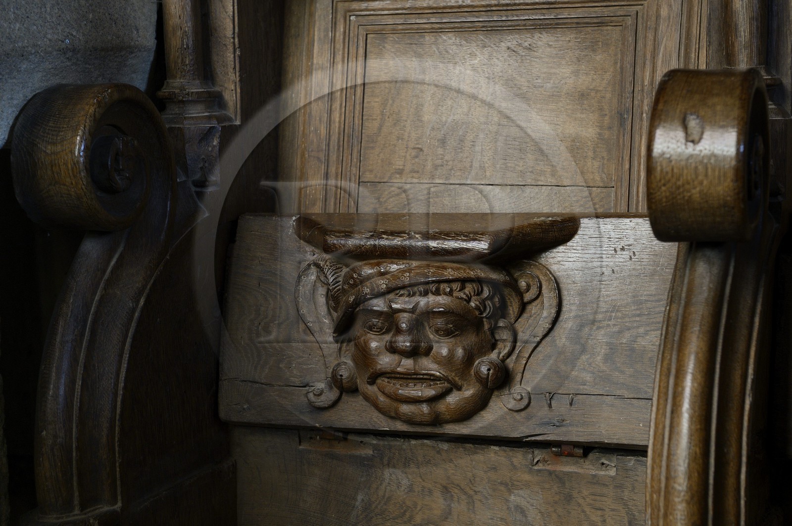 France, Finistère (29), la chapelle de Saint-Herbot de style gothique flamboyant, stalle du XVIe avec miséricorde sculptée
