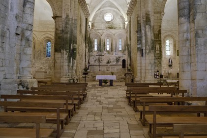 France, Dordogne (24), Périgord Noir, Saint-Amand-de-Coly, labellisé Les Plus Beaux Villages de France, l'abbaye de Saint-Amand-de-Coly, nef de l'église abbatiale
