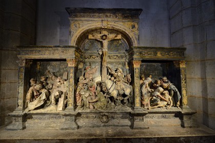 France, Meuse (55), Parc régional de Lorraine, Cotes de Meuse, Hattonchâtel, église collégiale Saint-Maur abritant un retable Renaissance qui représente trois épisodes de la Passion du Christ en pierre sculptée polychrome de 1523 attribué à Ligier Richier